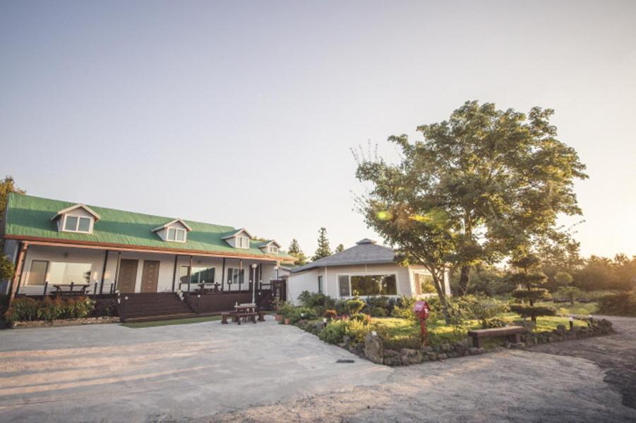 Sunyang Village Pension Jeju Exterior photo